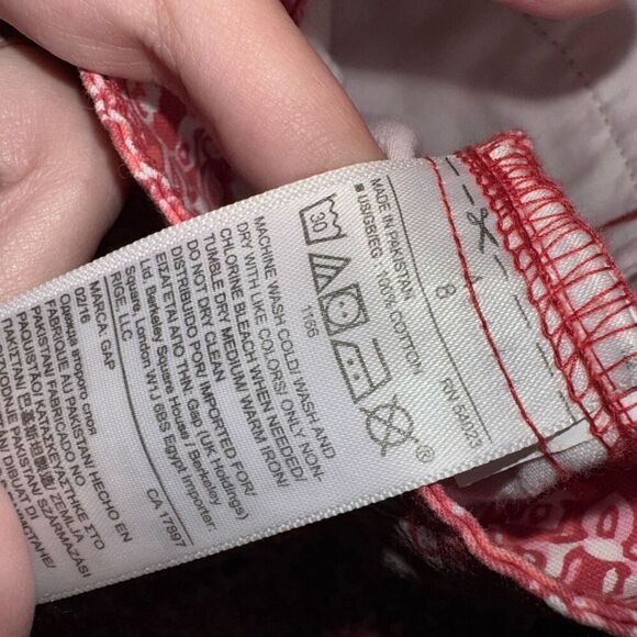 Gap Red Deco Tile Print Khaki Shorts - Picture 6 of 7